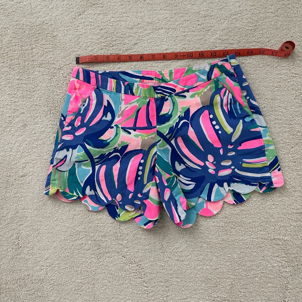EUC Lilly Pulitzer Buttercup Scalloped Shorts